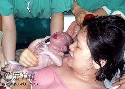 广州首例水中分娩妈妈专访